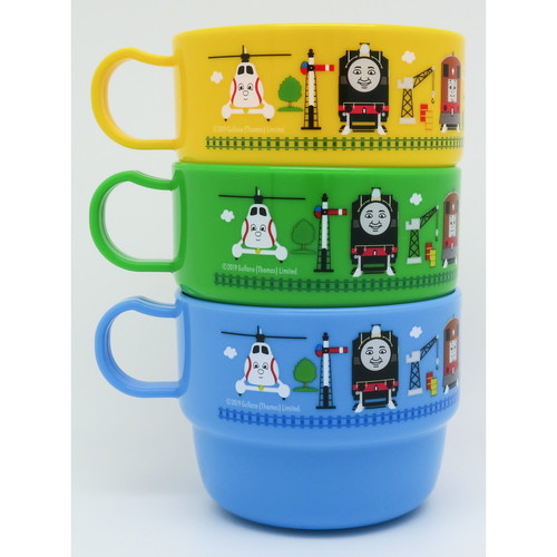 コップ　アウトドア　プラスチック　きかんしゃトーマス　3個入　230ml トーマスのデザインが施されたコップが3個並んでいる様子