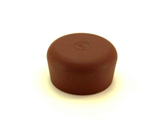 イスゴム　丸脚用　茶　対象脚サイズ60mm 茶色のゴム製の丸脚用部品が並ぶ様子