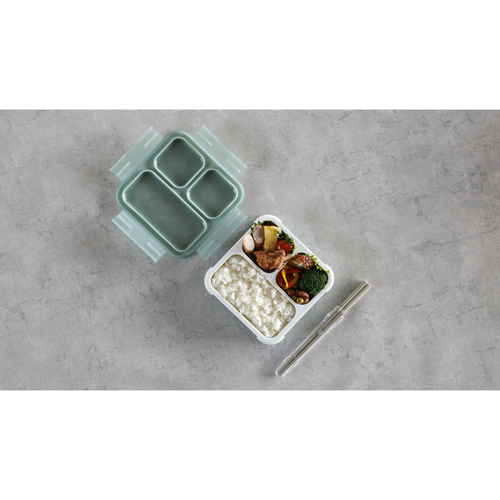 弁当箱　薄型弁当箱　抗菌フードマン500　1段　500ml　グリーン 前面から見ると、薄型のデザインと鮮やかなグリーンカラーが特徴の製品。