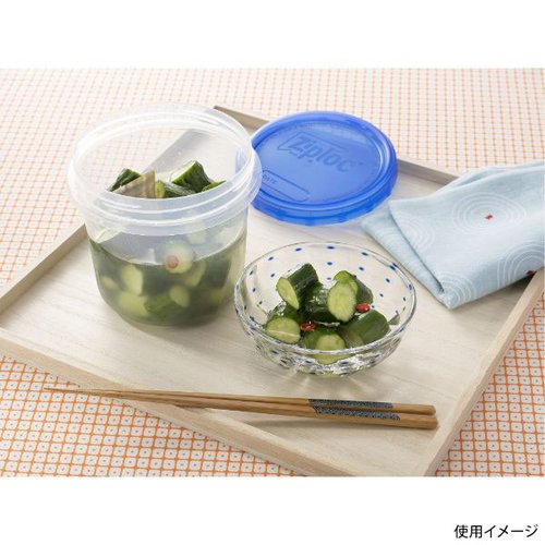 保存容器 ジップロック スクリューロック 730ml 1個入 旭化成ホームプロダクツ 透明な保存容器が蓋を開けた状態で並べられ、内部の形状や容量感が見える様子