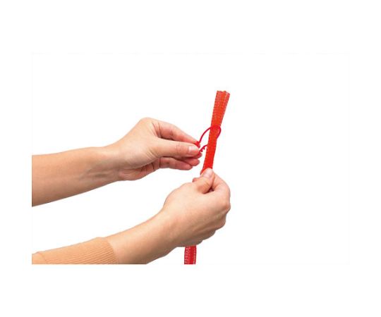 みかんネット　長さ45cm　赤　100本入 赤いネットが束にされた状態で、長さが強調されている。