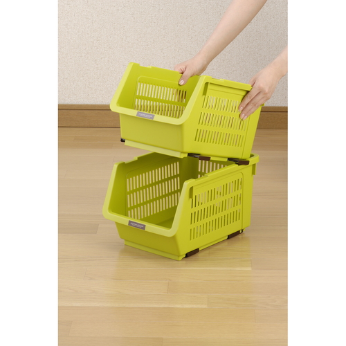 野菜ストッカー スリムストッカー じゃが玉ストッカー 同色3個セット グリーン 奥行きのある収納バスケットが並ぶ様子
