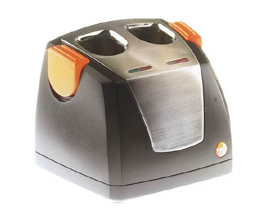 testo875/882用卓上充電器画像