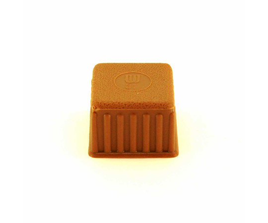 イスキャップ　角脚用　薄茶　対象脚サイズ31mm 薄茶色の角脚用キャップが整然と並んでいる様子
