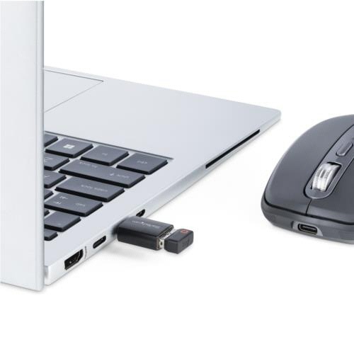 USB-C-USB-A変換アダプター　ブラック　1個 端子部分が見える状態で横向きに配置されたアダプター