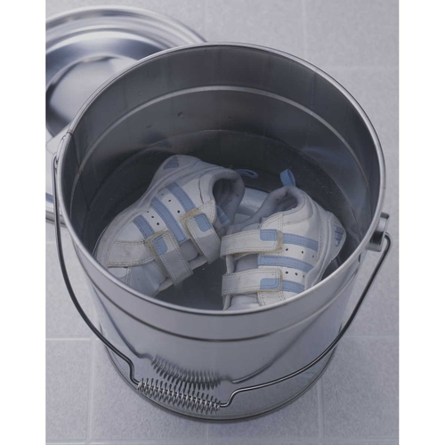 バケツ ステンレス フタ付きバケツ8L フタを開けた状態で中身が見えるステンレス製のバケツ
