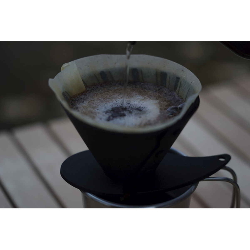 V60ペーパーフィルター02WZebrang 折りたたまれた状態で重ねられたフィルターが見える様子