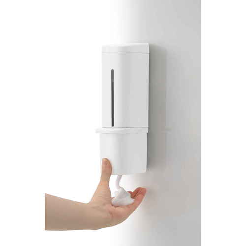 ディスペンサー　泡タイプ　マグネット　下から出てくるディスペンサー　500ml　ホバー　ホワイト ホワイトのボディにシンプルなデザインで、下部から泡が出るタイプのディスペンサーが正面から見える状態。