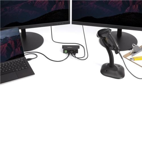 4ポート　産業用USB2.0ハブ　ESD保護　ウォールマウント対応　ブラック　1個 正面から撮影されたウォールマウント対応のUSBハブ、ブラックのボディが際立つ。