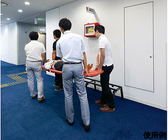 1780x460x380mm ベンチ(担架兼用/オレンジ) オレンジ色のベンチが横向きに配置され、全体が明るく照らされた状態。