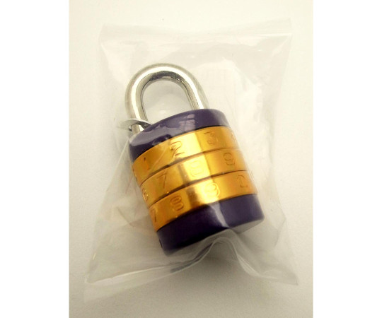 丸文字合せ錠　28mm 金属製の合せ錠が正面を向いている状態で、光沢のある表面が特徴的。