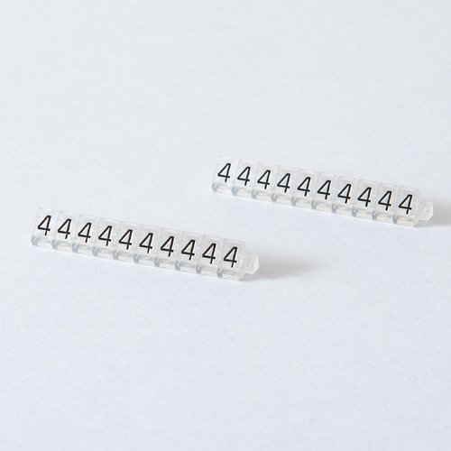 陳列備品 ニュープライスキューブ補充M用(20粒) 透明/黒 4 友屋 透明と黒のキャップが横に並んでいる状態
