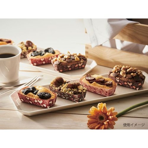 ケーキカップ ミニパウンド 75 白 伊藤景パック産業 [ケース販売] 白いミニパウンドカップが整然と並んでいる様子