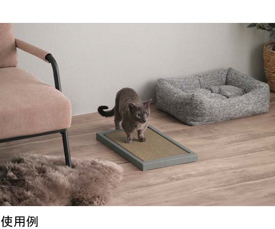 猫の爪とぎ ワイドタイプ ブラウン 厚手の麻の表面が見える斜めからの撮影、フレームはブラウンで落ち着いた印象。