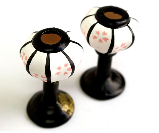 ひなまつり用陶器 ぼんぼり 個 華やかな配色のぼんぼりが並んでいる様子