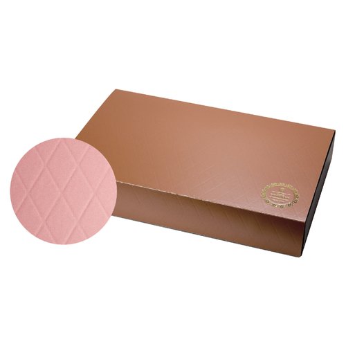 ギフト箱 HBダイヤキルトBOX ピンク LL ヤマニパッケージ 柔らかいピンク色の箱が立てられ、ダイヤキルトの模様が際立つ様子