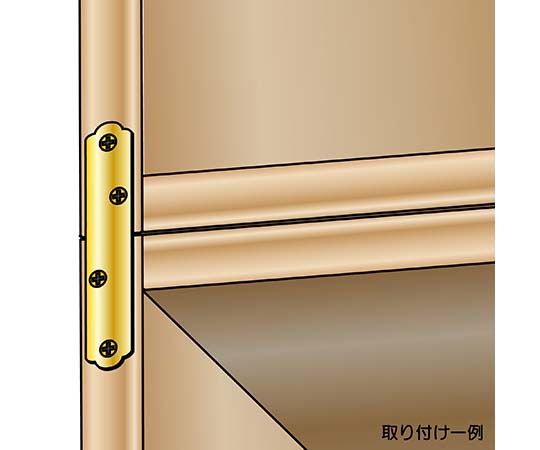 ゴールド隅金　一文字　長さ85.3mm×幅17mm×板厚1.1mm 金色の隅金が上面を向いて置かれ、左右にわずかに曲がった形状が際立つ。