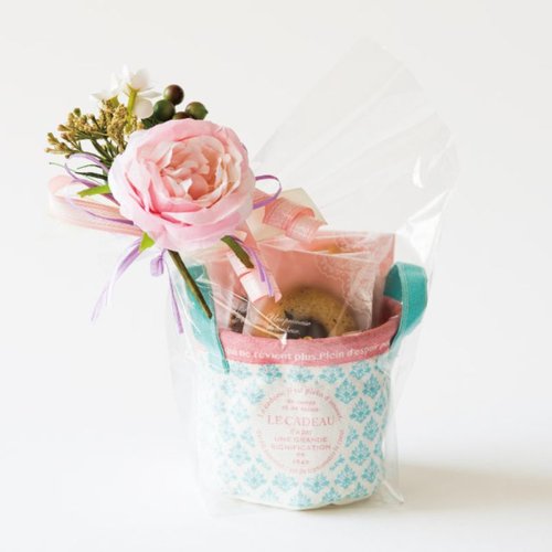 贈答用飾り フルリールアレンジメント パウダーピンク-4(6個) ヘッズ 淡いパウダーピンク色の花が優雅に並ぶ、美しいアレンジメントの全体像