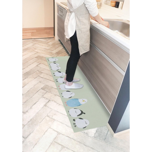 キッチンマット　フラフィットインテリアマット　45X180cmコトリ ふわふわとした質感のマットが広がっている様子