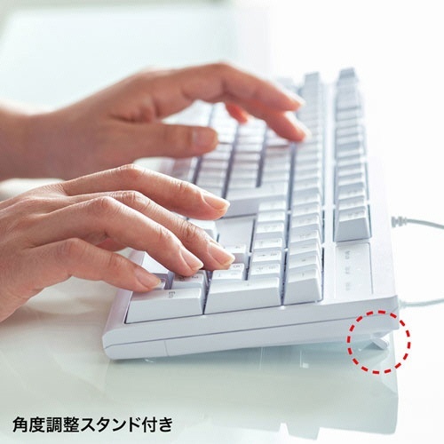 日本語109キーボード(USB)　ホワイト　RoHS指令準拠(10物質)　1台 正面から見たキーボードの全体像、白いキーとシンプルなデザインが特徴的。