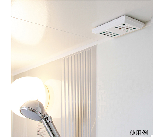 お風呂用防カビ剤 グリーンハーブ 緑色のパッケージが立てられ、上部にはキャップが付いている状態