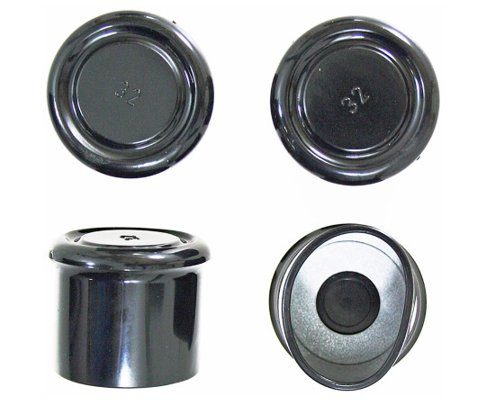 イスキャップ　黒丸　黒　対象脚サイズ32mm　4個入 黒丸のキャップが並んだパッケージが見える状態