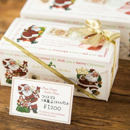 贈答用飾り クリスマスアンティークサンタ カード-1(30枚) ヘッズ クリスマスをテーマにした、アンティーク風のサンタが可愛らしく描かれたカードの束