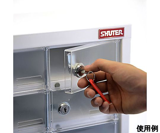 766x240x447mm スマートフォン保管用キャビネット 複数の収納スペースが整然と並んでいる様子