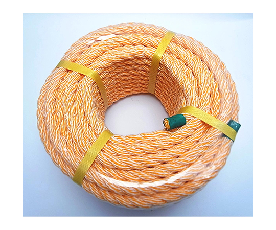 ニューロープ　ポリエステル混撚　オレンジ　太さ12mm×10m 鮮やかなオレンジ色のロープが丸まった状態で、大きな太さと長さを持つ様子