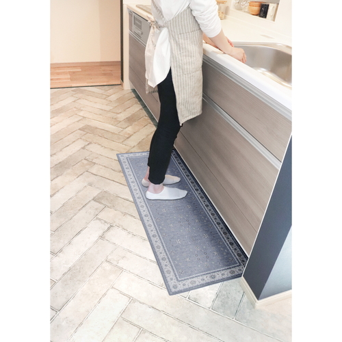 キッチンマット　khastan　インテリアマット45X120cm　グレー 繊細な模様が施された柔らかなテクスチャが見える状態