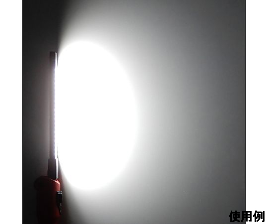 [充電式] LEDライト(白色/ナチュラル色/UV) 白色とナチュラル色のLEDライトが横並びで展示されている様子