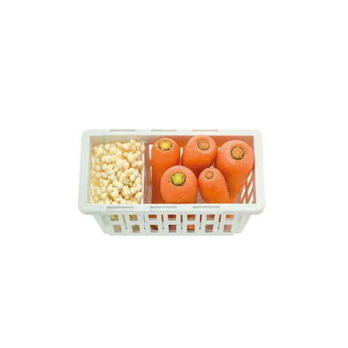 冷蔵庫収納　トトノ野菜・冷凍庫　伸縮ストッカー深型　スリム スリムなデザインで中身が見える透明なストッカーが並んでいる様子