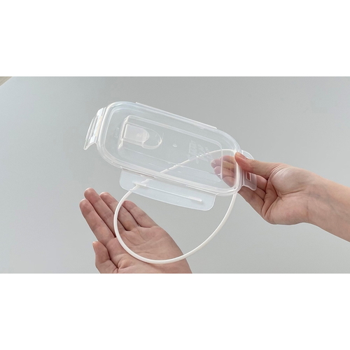 保存容器　スマートフラップ&ロックス角型(M)2個セット　ホワイト 収納が整然と並んだ状態、透明な蓋つきの容器が見える。