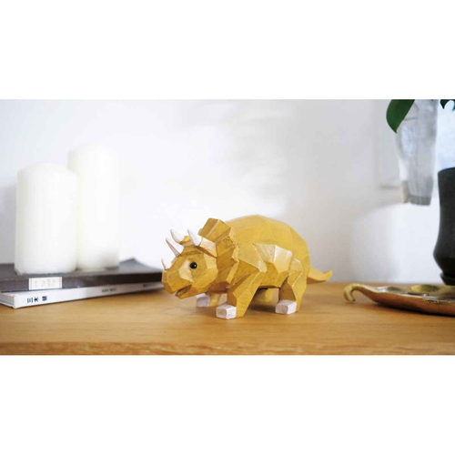 貯金箱　スオーラ　マネーバンク　Triceratops 商品が正面を向き、鮮やかな色合いで装飾された状態。