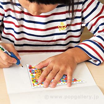 定規セット 複数の透明な定規が整然と並んでいる様子