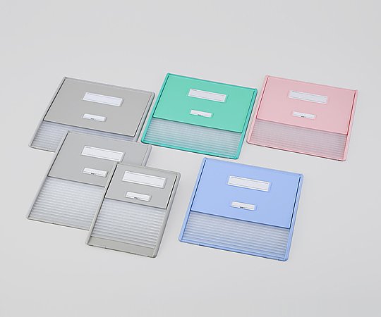 カードインデックス　B4／B5（縦2面）15名用　オフホワイト 横から撮影されたオフホワイトのカードインデックス、15名分の仕切りが見える状態
