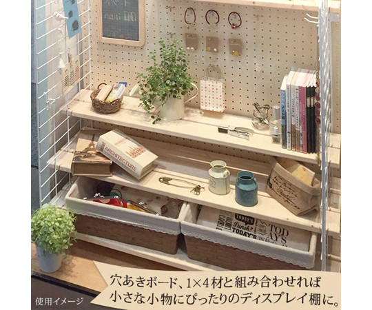 メッシュ棚受　600×200mm メッシュ状の棚受けが斜めに配置されている様子