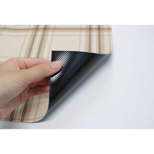マット　ペット用　45cmx60cm　チェック　防滑・消臭・防水マット　ベージュ 表面が滑らかで、淡いベージュのチェック柄が目を引く状態