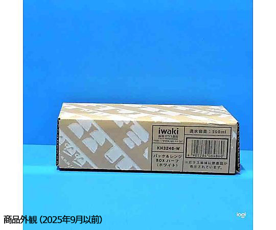 パック＆レンジ BOXハーフ 透明な蓋が付いた半分のサイズの容器がテーブルの上に置かれている様子