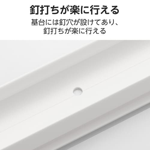 フラットモール 長さ1m 幅26mm TP 白 白いフラットモールが整然と並ぶ様子で、幅が強調されている。