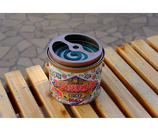 アース渦巻香 30巻缶入 缶の上部が見える状態で真上から撮影されたパッケージ