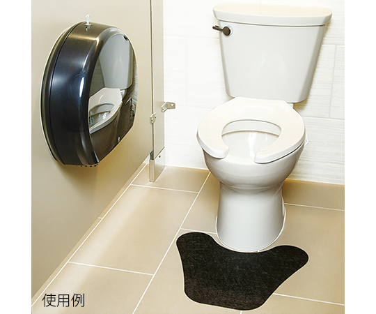 ピグ（R）グリッピー（R）トイレマット ダークカラーのトイレマットが床に広がり、ふんわりした質感が強調されている様子