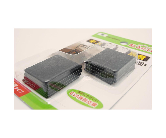 すべり止めフェルト　角脚用　29×25mm　8個入 個別にパッケージされた円形のフェルトが並んでいる様子