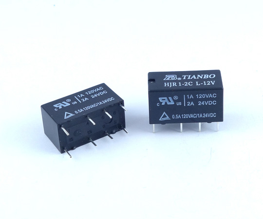 12V小型リレー　接点容量：2A　2回路C接点