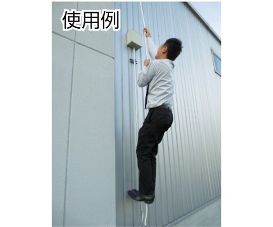 簡易避難用ロープ 12mm×5m ロープがしっかりと巻かれた状態で、端がフックで留められている様子