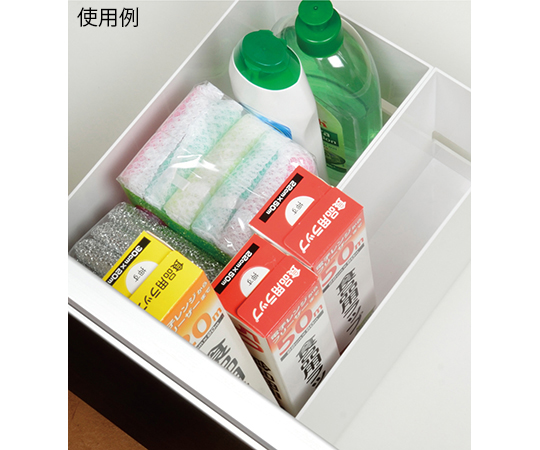 キューブプラス　ボックス280　スリム 透明なプラスチックボックスが正面から見える状態、蓋がしっかりと閉じられている様子。