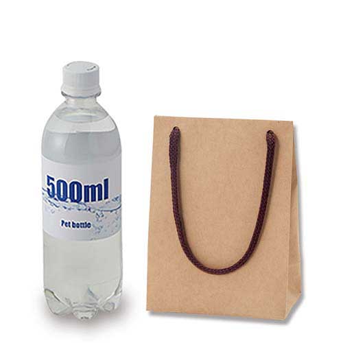 使いやすい無地タイプで、クラフトの手提げ紙袋