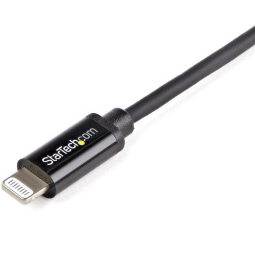 Lightning-USBケーブル　1m　8ピン(オス)-USB　A(オス)　ブラック　1本 黒いUSBケーブルが平らに置かれている様子、コネクタ部分が鮮明に見える。
