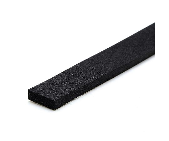平型スポンジPE粘着 5×15mm×2m 透明なパッケージに入った、長さが目立つスポンジテープが並んでいる様子