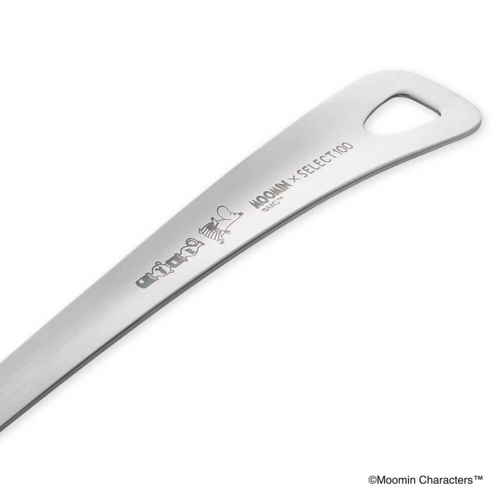 お玉　セレクト100×ムーミン　レードル　25cm 持ち手部分が目立つ角度からの撮影で、デザインが一部見える状態。